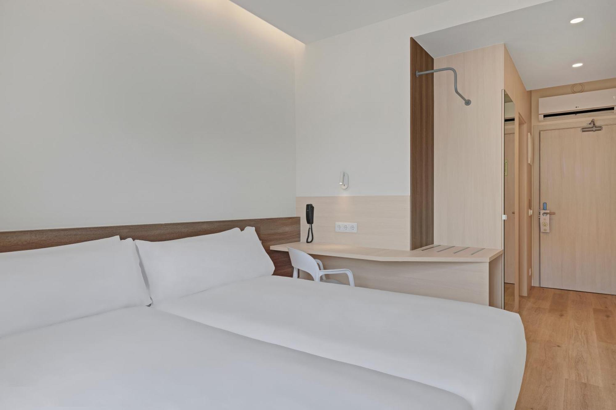 B&B Hotel Santiago Мильядоиро Экстерьер фото